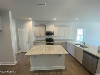 915 Port Royal Court, New Bern, NC 28560 – photo 5: Kitchen
