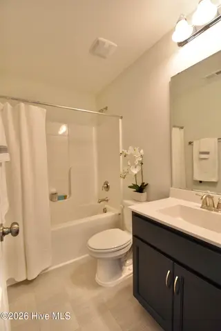 109 Bristol Bay Drive, Lake Waccamaw, NC 28450 – photo 14: BATH 2