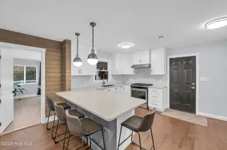 113 Yorkshire Lane, Wilmington, NC 28409 — 3-bedroom home in Lansdowne Estates, Wilmington, NC, photo 9 of 48: Kitchen and bonus room