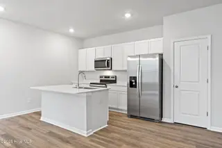 604 S Squires Run Lane, Richlands, NC 28574 – photo 12: Kitchen