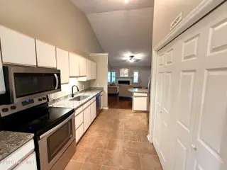 1804 Summerhaven Drive A, Greenville, NC 27858 — 3-bedroom townhome in Summerhaven, Greenville, NC, photo 16 of 44: Kitchen 5