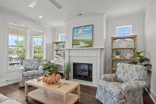 609 Cannonsgate Drive, Newport, NC 28570 – photo 10: Staged Living Room