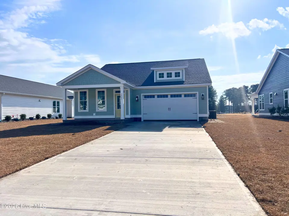 2005 Brighton Drive, New Bern, NC 28562 – photo 1 of 32: 2d6c0e49-cef7-4f5e-8e42-b79de425fac9