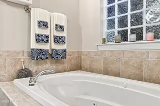 3808 Rainbow Street, Greenville, NC 27834 – photo 17: spa tub