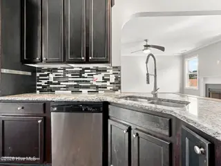 813 Tuscarora Trail, Jacksonville, NC 28546 – photo 7: 16-web-or-mls-813 Tuscarora Trail 39