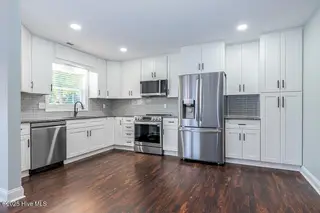 902 Mandarin Trail, Jacksonville, NC 28540 — 3-bedroom home in Mallard Creek, Jacksonville, NC, photo 5 of 16: Kitchen