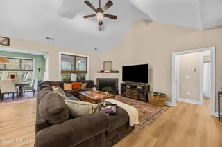 508 Crystal Road, Southport, NC 28461 — 3-bedroom home in Boiling Spring Lakes, Southport, NC, photo 13 of 50: 15_living room