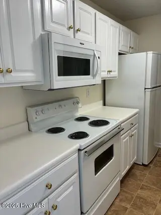 802 Bryce Court H, Wilmington, NC 28405 — 3-bedroom condo in Cape Cottages, Wilmington, NC, photo 9 of 27: 802 Bryce Crt. pic 11