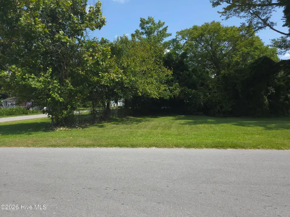 824 Chapman Street, New Bern, NC 28560 – photo 1 of 5: 824 Chapman St-Front