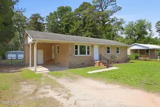 1040 Broad Creek Road, New Bern, NC 28560 – photo 3: 5-web-or-mls-0C0A7810