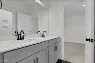 229 Planters Walk, Hampstead, NC 28443 – photo 21: Bathroom 3