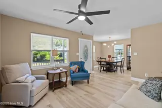 118 S 13th Street, Wilmington, NC 28401 – photo 10: 118 S 113 Living Room (2)