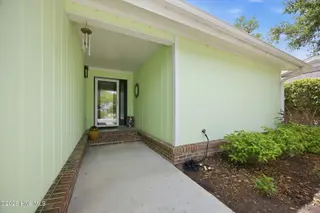 119 Mcginnis Drive, Pine Knoll Shores, NC 28512 – photo 4: 5-web-or-mls-119 mcguinnis dr 005