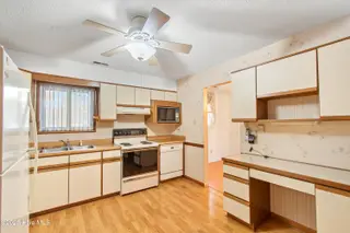 421 Regalwood Drive, Jacksonville, NC 28546 – photo 10: DSC_8219