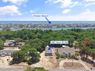 1087 Alvin Street SW, Supply, NC 28462 — 3-bedroom manufactured home in Tropical Shore, Supply, NC, photo 4 of 30