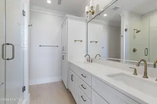 805 Mulberry Street 209, Beaufort, NC 28516 – photo 7: Primary Bath
