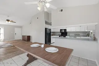 530 Shadowridge Road, Jacksonville, NC 28546 — 4-bedroom home in Brynn Marr, Jacksonville, NC, photo 8 of 32: shadow-9