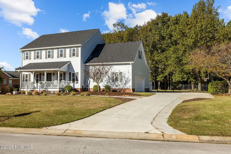 1801 Clubhouse Drive, Morehead City, NC 28557 – photo 1 of 56: 3-web-or-mls-1S3A9535