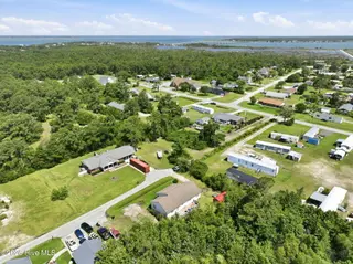 202 Willis Drive, Harkers Island, NC 28531 – photo 20: 22-web-or-mls-202 Willis Dr 022_edit