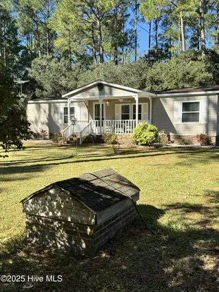 211 Beachwood Drive NW, Calabash, NC 28467 — 3-bedroom manufactured home in Ocean Forest, Calabash, NC, photo 15 of 75: well house