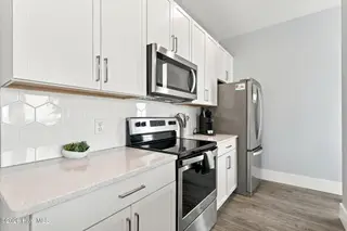 102 Cape Fear Boulevard Unit 301, Carolina Beach, NC 28428 — 1-bedroom condo in Towne Place Condominium, Carolina Beach, NC, photo 7 of 47: 26-web-or-mls-DSC08122