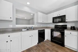 4132 Brook Creek Lane B, Greenville, NC 27858 – photo 7: DSC_2218