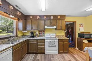 102 Greenbriar Drive, Jacksonville, NC 28546 – photo 17: 17_kitchen