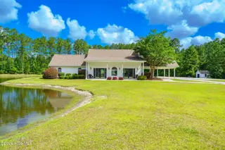 313 Antebellum Drive, Havelock, NC 28532 – photo 16: Clubhouse, pool, tennis courts