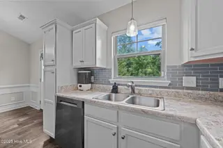 434 Mccall Drive, Jacksonville, NC 28540 – photo 14: 33-web-or-mls-_RAD0318