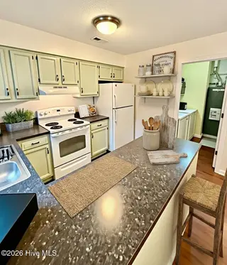108 W Victoria Court F, Greenville, NC 27834 – photo 9: collov-ai_20260220171253_dzx21g