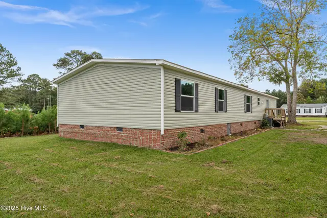 120 NW First Street, Teachey, NC 28464