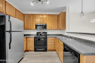 645 Condo Club Drive Unit 302, Wilmington, NC 28412 – photo 3: IMG_6699