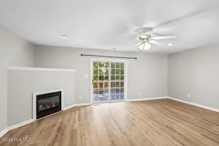 4240 Williamsbrook Lane B, Greenville, NC 27858 – photo 11: living room (2)