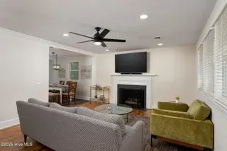 8 N 23rd Street, Wilmington, NC 28405 — 3-bedroom home, Wilmington, NC, photo 5 of 34: Living Room