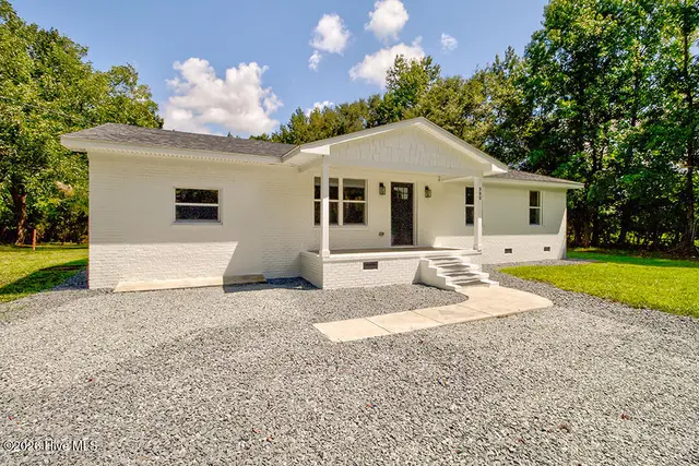 390 Newtown Loop Road, Atkinson, NC 28421
