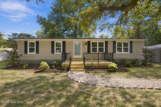 621 Harbor Drive SE, Bolivia, NC 28422