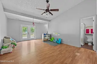 610 Vernon Drive, Jacksonville, NC 28540 – photo 4: Living area View 1