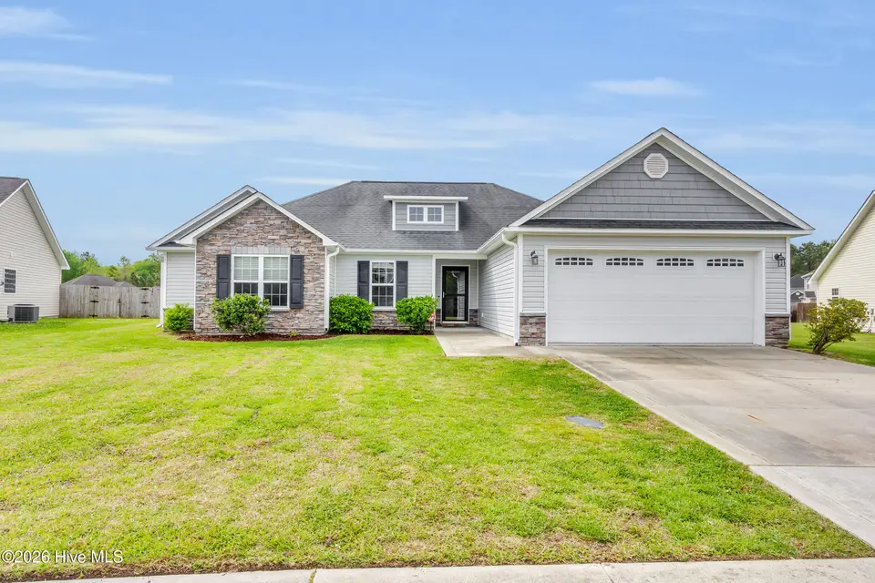 3117 Bettye Gresham Lane, New Bern, NC 28562 — 4-bedroom home in Hardee Farms, New Bern, NC, photo 1 of 23: IMG_4370