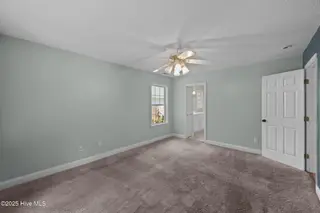 102 Inge Court, New Bern, NC 28562 – photo 13: Master Bedroom