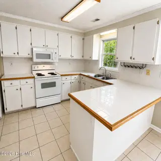 3917 Sterling Pointe Drive Kk4, Winterville, NC 28590 – photo 7: kitchen 2
