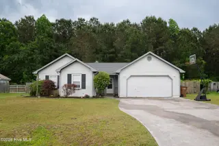 123 Daphne Drive, Hubert, NC 28539 – photo 1: Center front