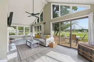 824 Pelican Drive, New Bern, NC 28560 – photo 5: Living Area