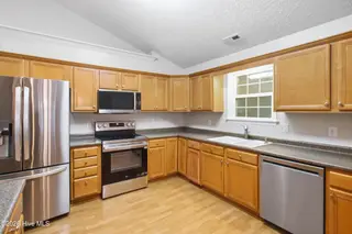 117 Clearbrook Way, New Bern, NC 28562 — 3-bedroom home in Berne Glade, New Bern, NC, photo 16 of 49: 117 Clearbrook Way, New Bern, NC 28562
