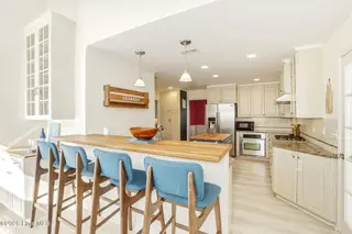 121 Gull Harbor Drive, Newport, NC 28570 – photo 16: Kitchen with bar