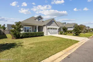 128 Hanover Lakes Drive, Wilmington, NC 28401 — 3-bedroom home in Hanover Lakes, Wilmington, NC, photo 1 of 41: 3_img_9013