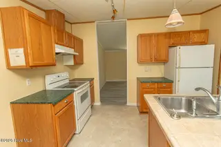 423 Gray Drive SW, Shallotte, NC 28470 — 3-bedroom manufactured home in Sherrow Estates, Shallotte, NC, photo 8 of 38