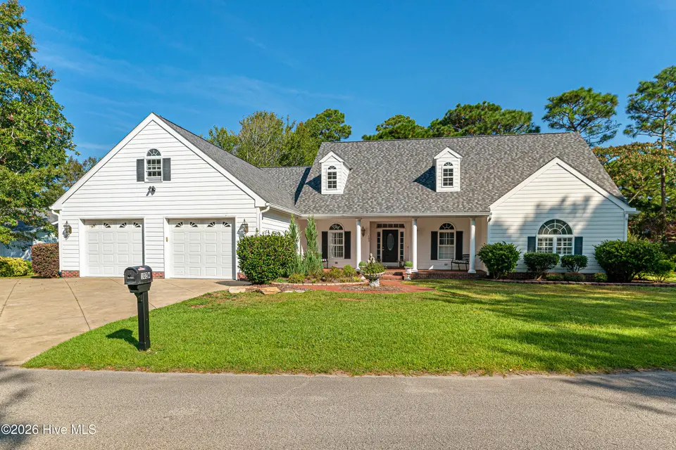 102 Fairway Drive W, Morehead City, NC 28557 – photo 1 of 56: Stunning Brandywine home