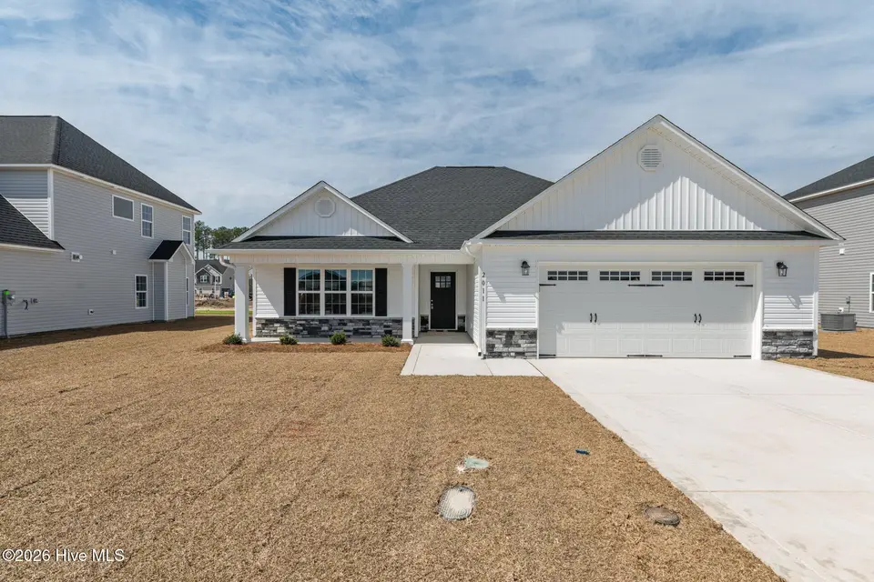 2011 Bluewater Boulevard, New Bern, NC 28562 – photo 1 of 23: 1-web-or-mls-DSC_2933