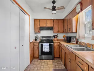 139 Bayberry Road, Newport, NC 28570 – photo 15: Kitchen