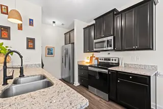 231 Holly Grove Court E, Jacksonville, NC 28540 – photo 18: Kitchen